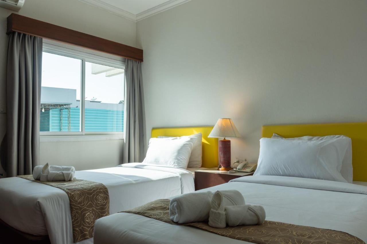 Mayflower Grand Hotel Korat Накхонратчасіма Екстер'єр фото