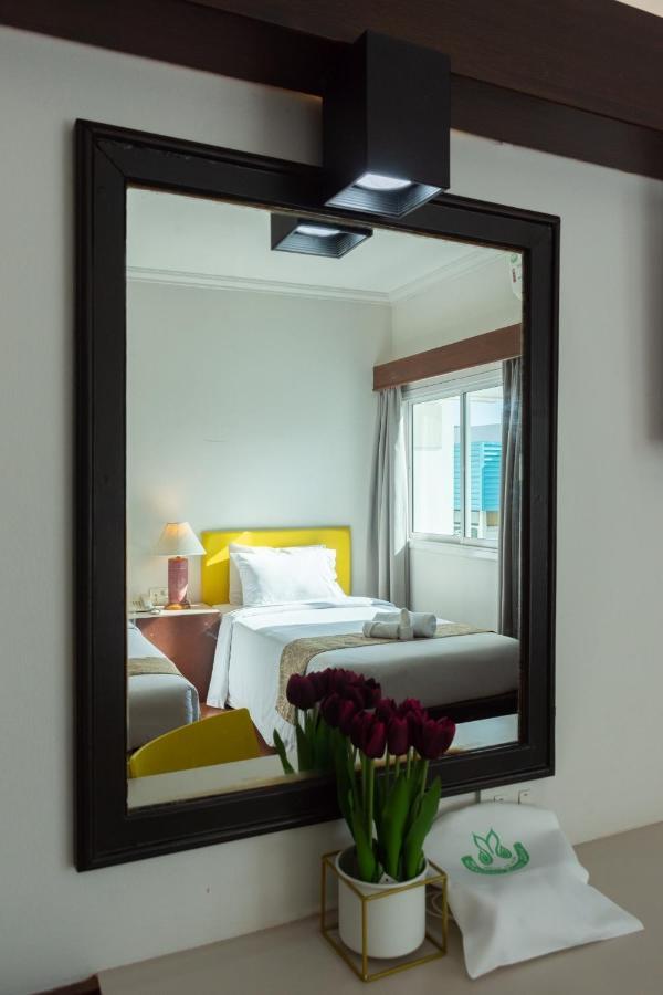 Mayflower Grand Hotel Korat Накхонратчасіма Екстер'єр фото
