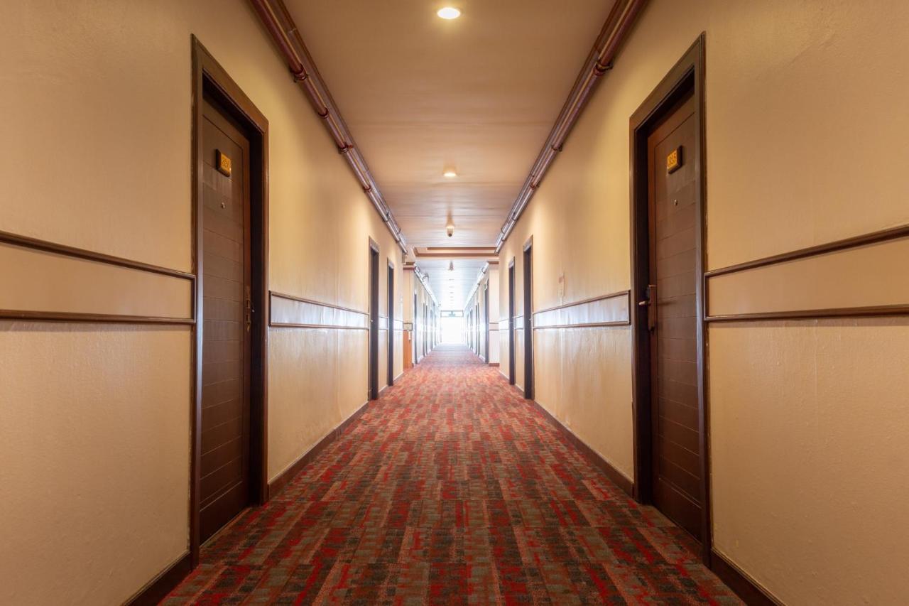 Mayflower Grand Hotel Korat Накхонратчасіма Екстер'єр фото