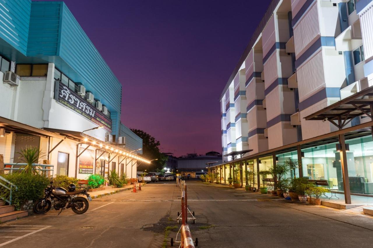 Mayflower Grand Hotel Korat Накхонратчасіма Екстер'єр фото