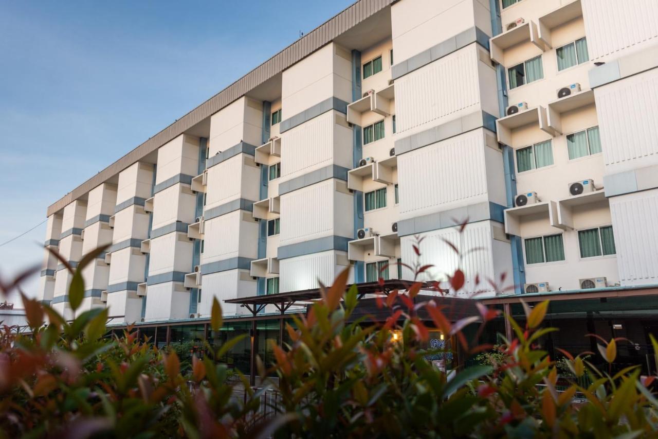 Mayflower Grand Hotel Korat Накхонратчасіма Екстер'єр фото