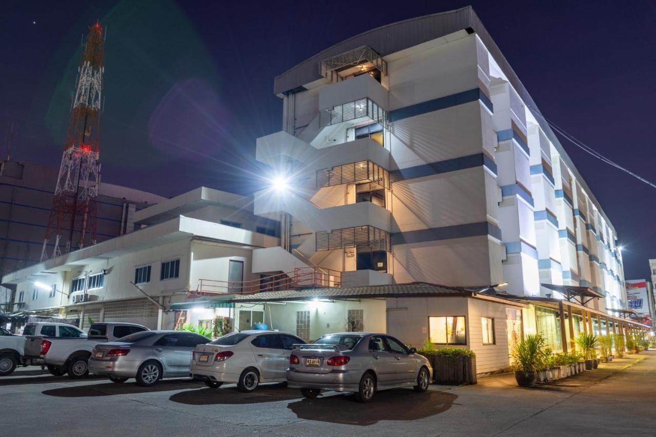 Mayflower Grand Hotel Korat Накхонратчасіма Екстер'єр фото