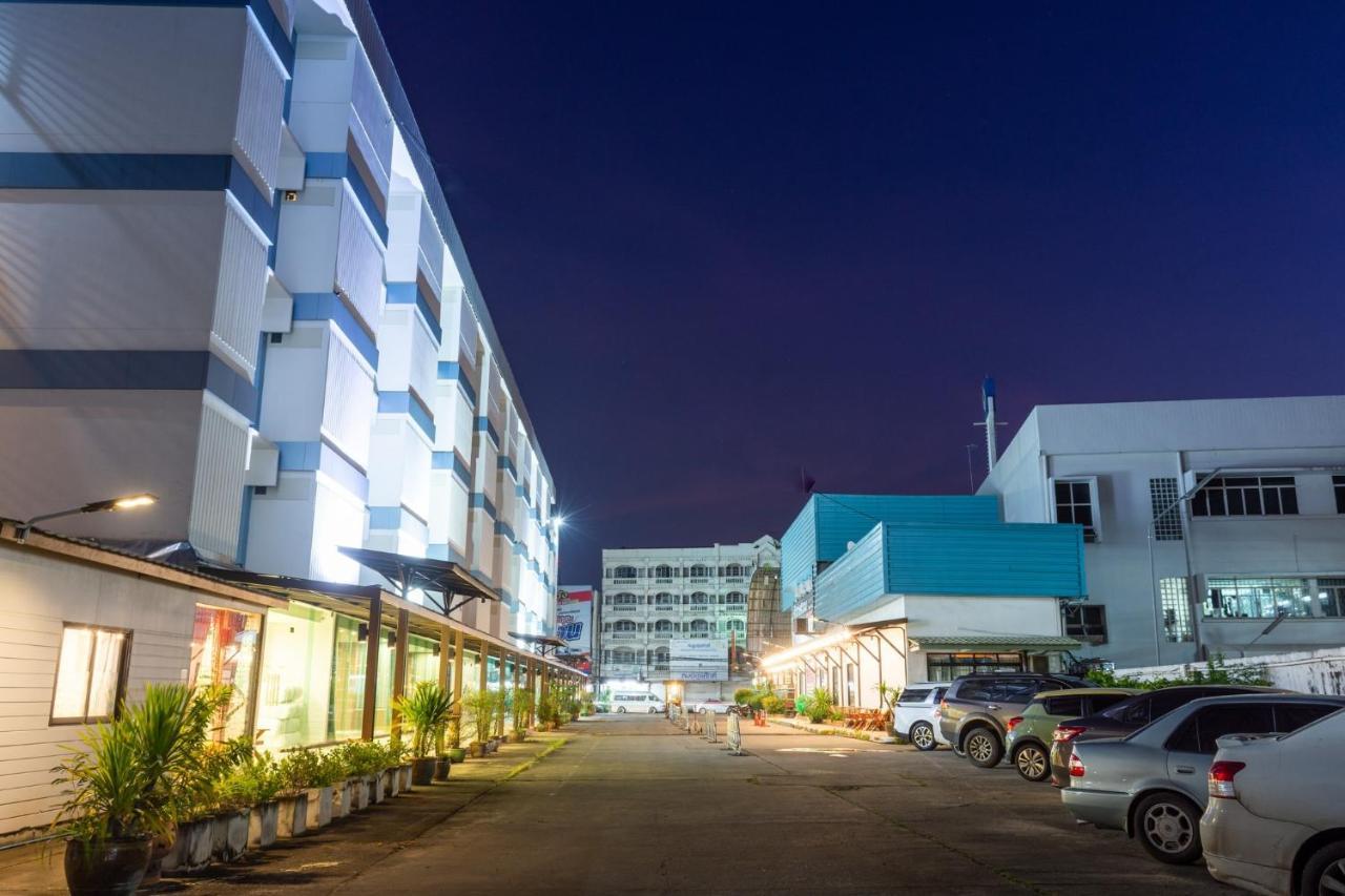 Mayflower Grand Hotel Korat Накхонратчасіма Екстер'єр фото